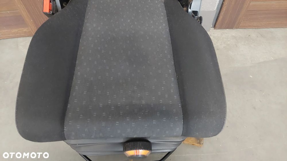 FOTEL PNEUMATYCZNY LEWY KIEROWCY RENAULT MASTER IV R2022 FOTEL FIRMY ISRI - 2