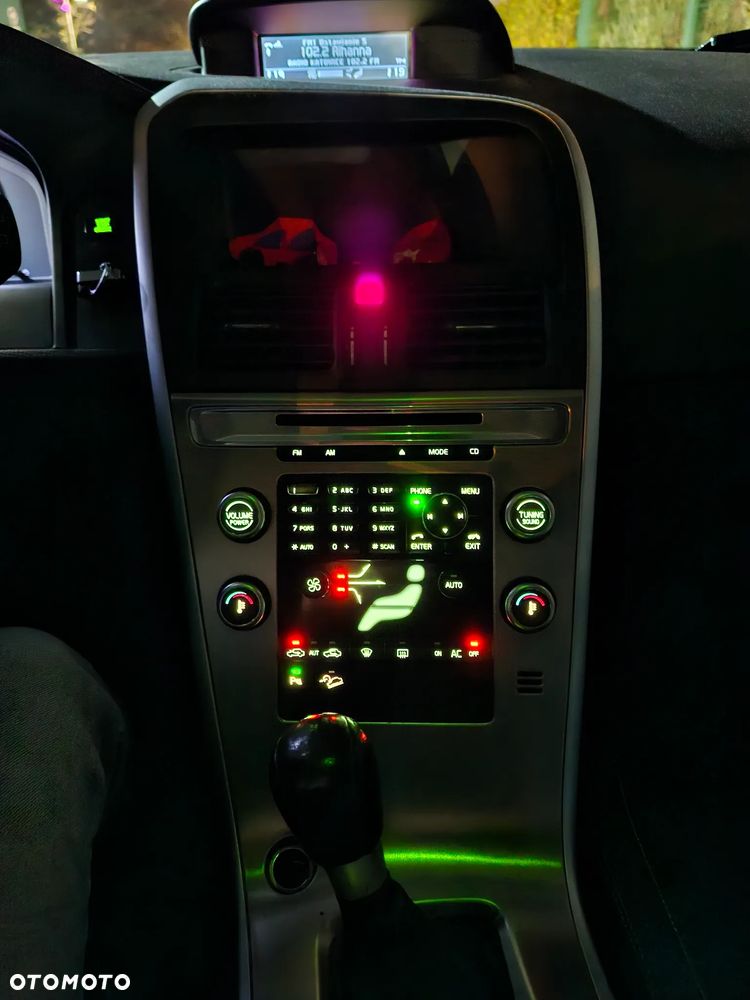 Volvo XC 60 2.4D AWD Momentum - 11