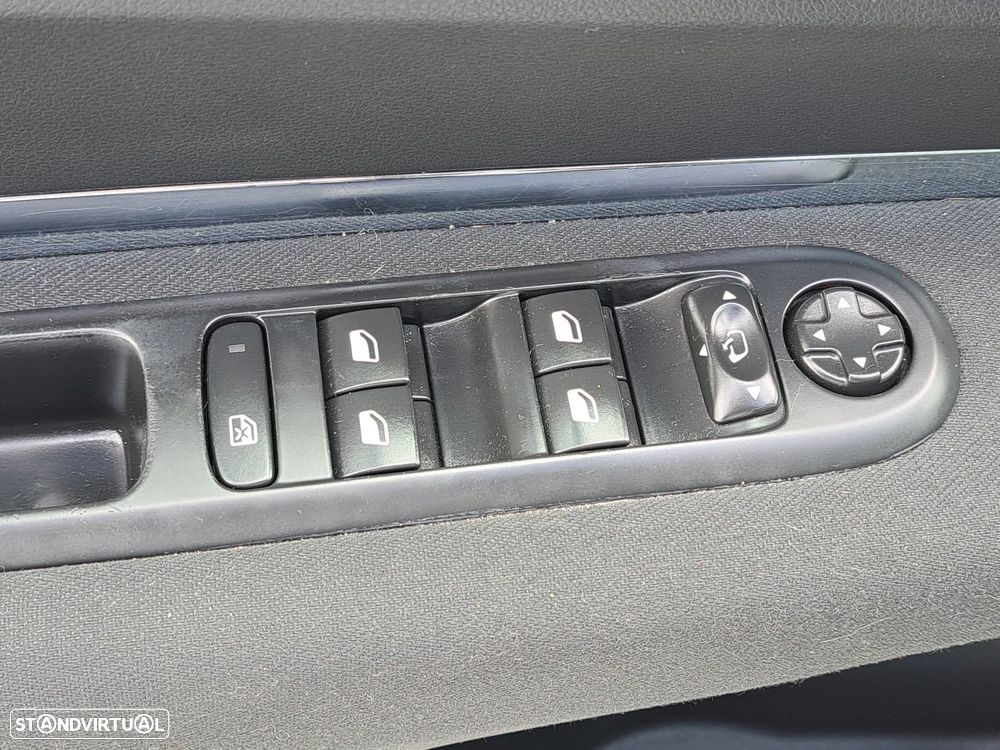 Peugeot 5008 1.6 BlueHDi Allure EAT6 - 29