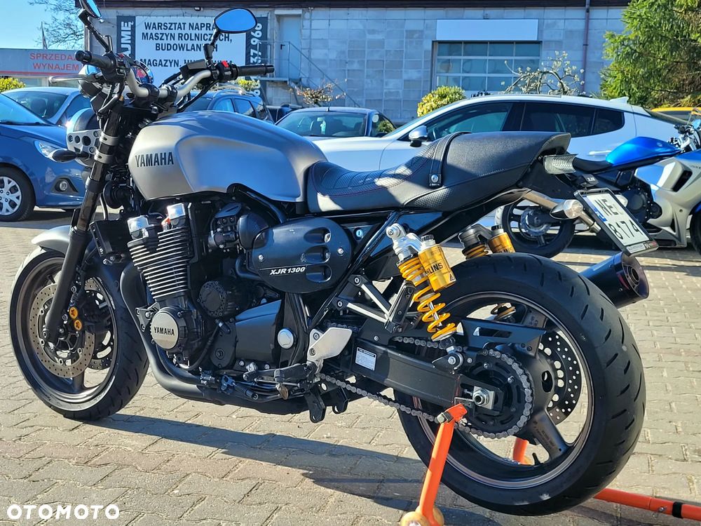 Yamaha XJR - 15