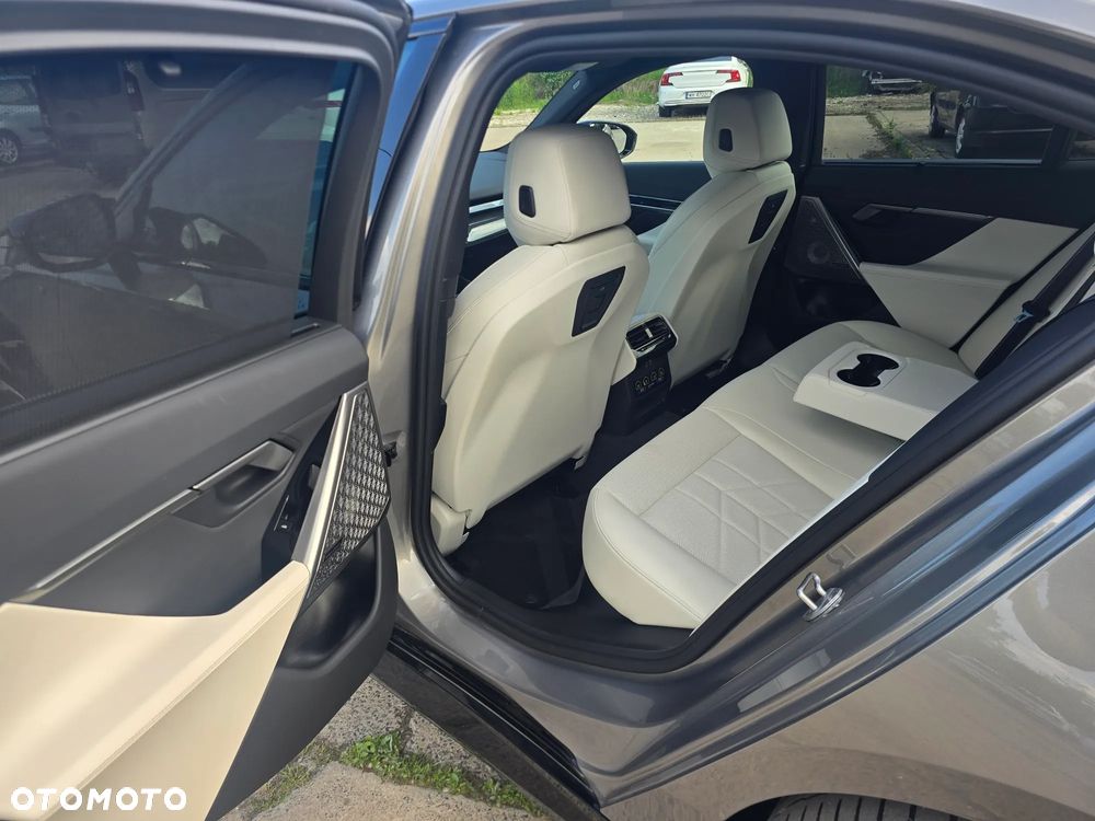 BMW i5 83.9kWh M60 xDrive - 12