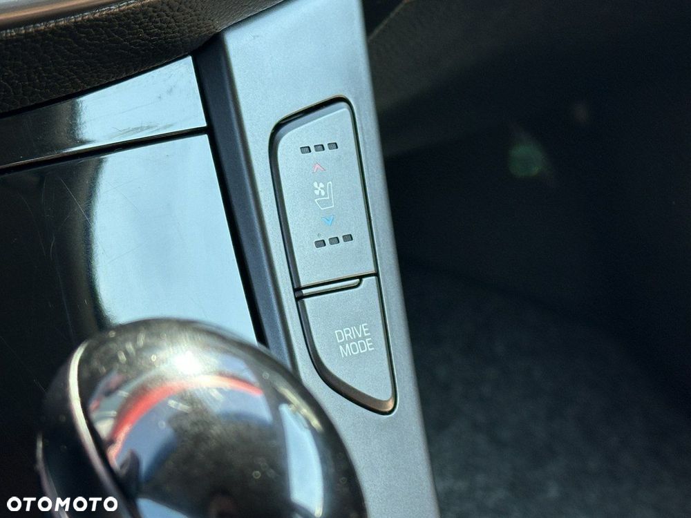 Hyundai i40 Kombi 1.7 CRDi DCT Premium - 29