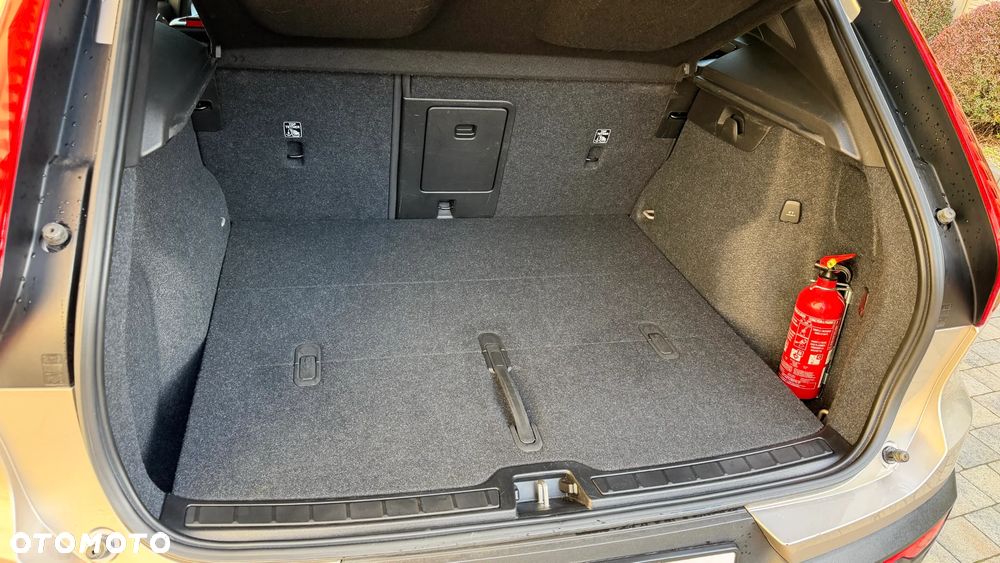 Volvo XC 40 B3 B DKG Ultra Black Edition - 35