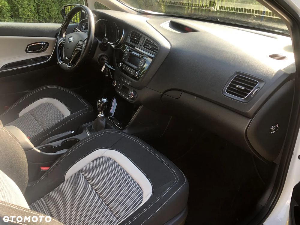 Kia Ceed 1.6 CRDi 128 Dream Team Edition - 22