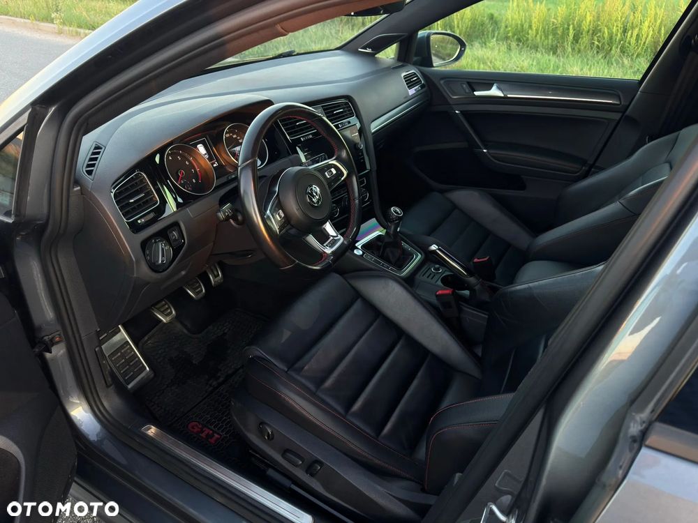 Volkswagen Golf - 13