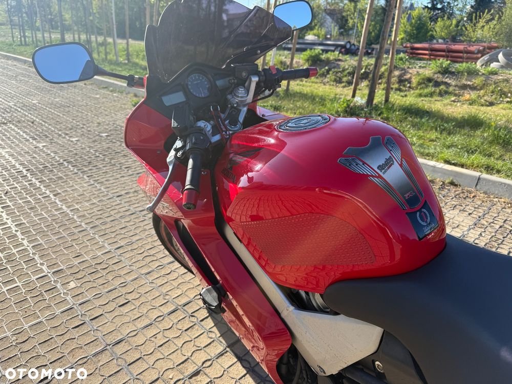 Honda VFR - 4