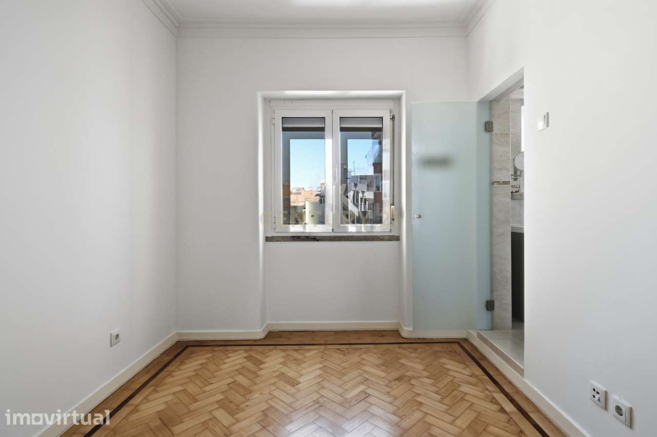Excelente T3 com Potencial T4 para Arrendamento na Avenida Óscar Monte - Grande imagem: 5/14