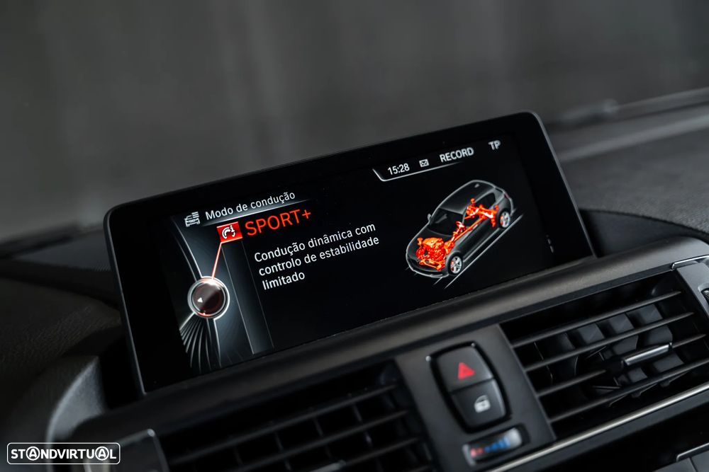 BMW M135i xDrive - 17