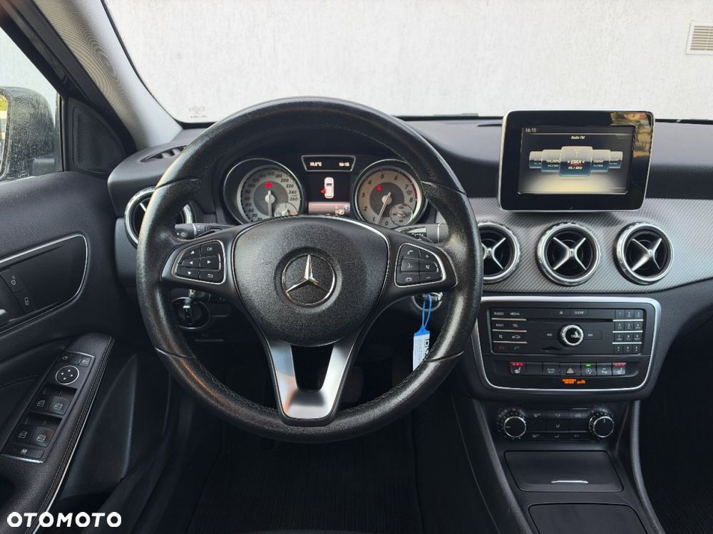 Mercedes-Benz GLA 180 7G-DCT Style - 19