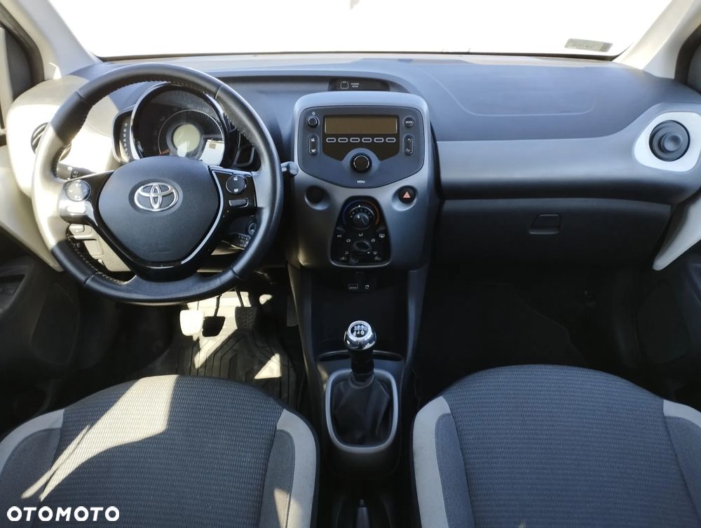 Toyota Aygo x-play - 14