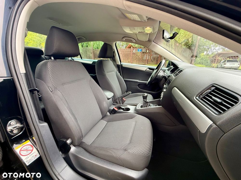 Volkswagen Jetta 1.6 TDI Comfortline - 37