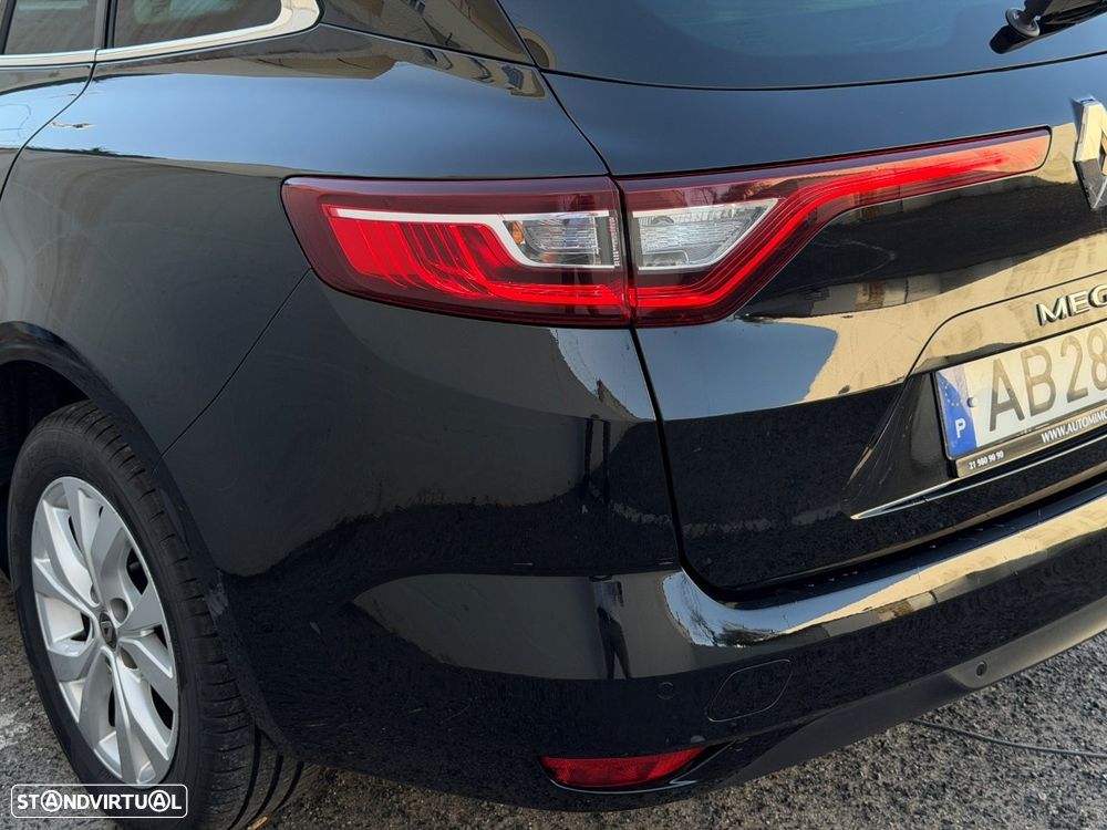 Renault Mégane Sport Tourer 1.5 Blue dCi Limited — fotografia 32