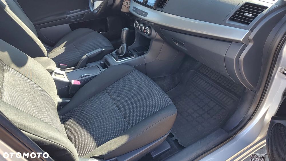 Mitsubishi Lancer 1.6 ClearTec Invite - 24