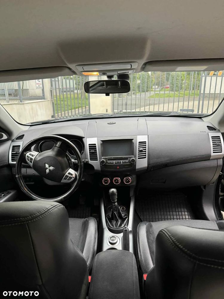 Mitsubishi Outlander 2.0 DID Intense + SE - 10
