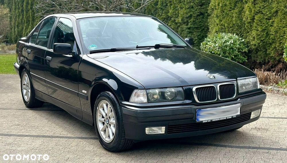 BMW Seria 3 318i - 3