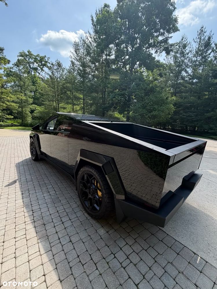 Tesla Cybertruck - 25