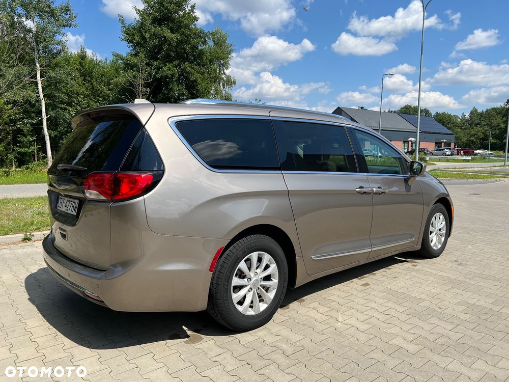 Chrysler Pacifica - 6