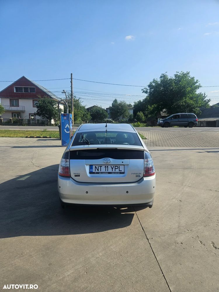 Toyota Prius - 5