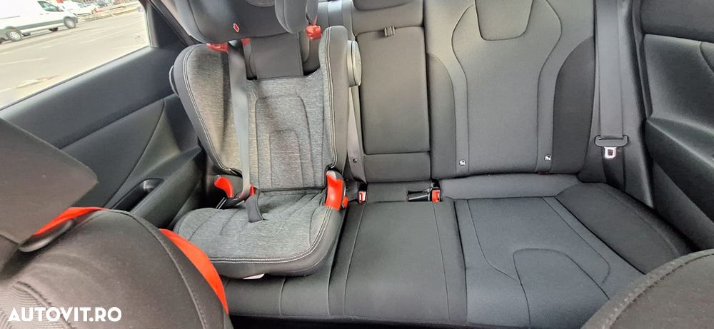 Hyundai Elantra 1.6 l 123 CP CVT Exclusive Navi - 9