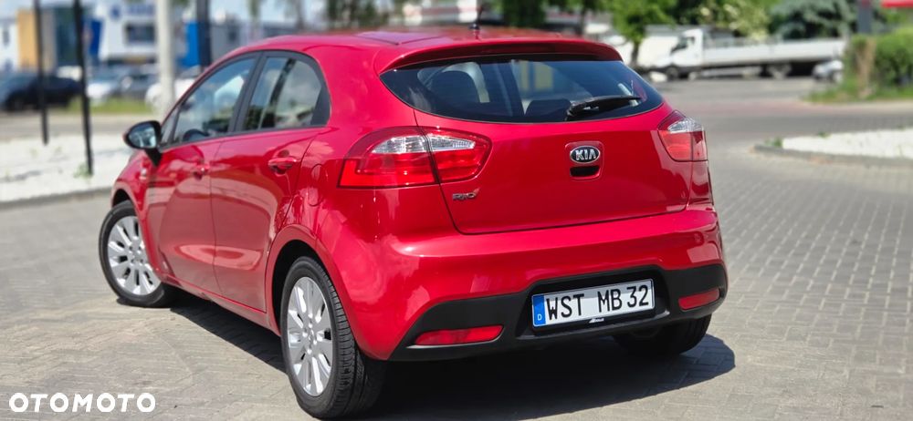 Kia Rio 1.2 Fifa World Cup Edition - 13