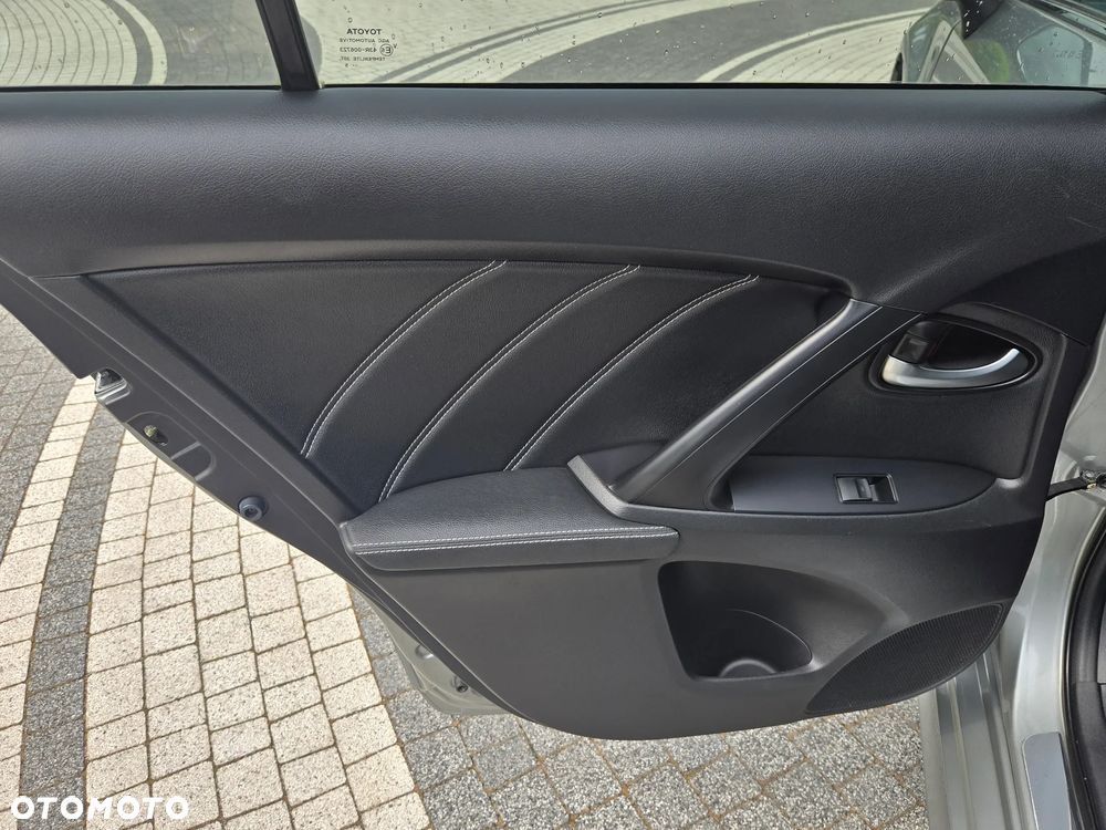 Toyota Avensis 2.0 D-4D Premium - 10