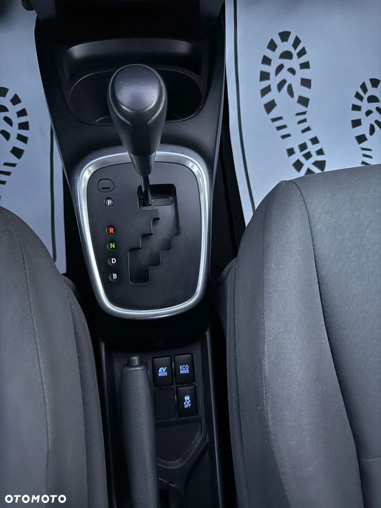 Toyota Yaris Hybrid 100 Active - 9