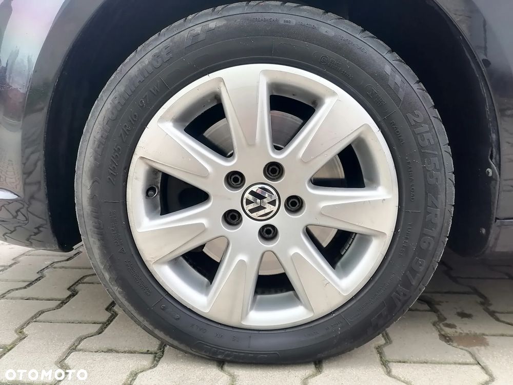 Volkswagen Touran - 17