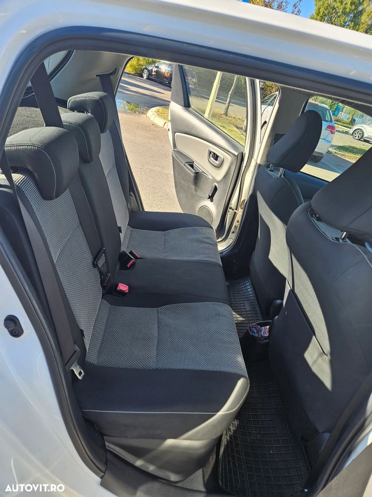 Toyota Yaris - 28