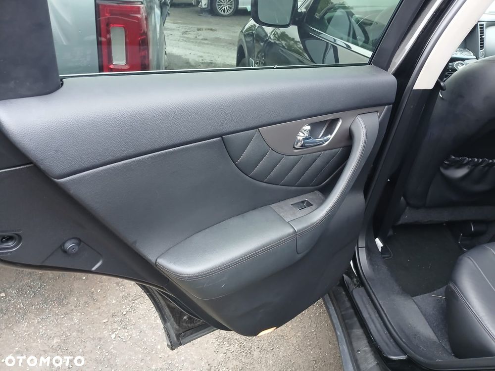 Infiniti QX70 - 23