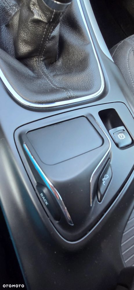 Opel Insignia - 25