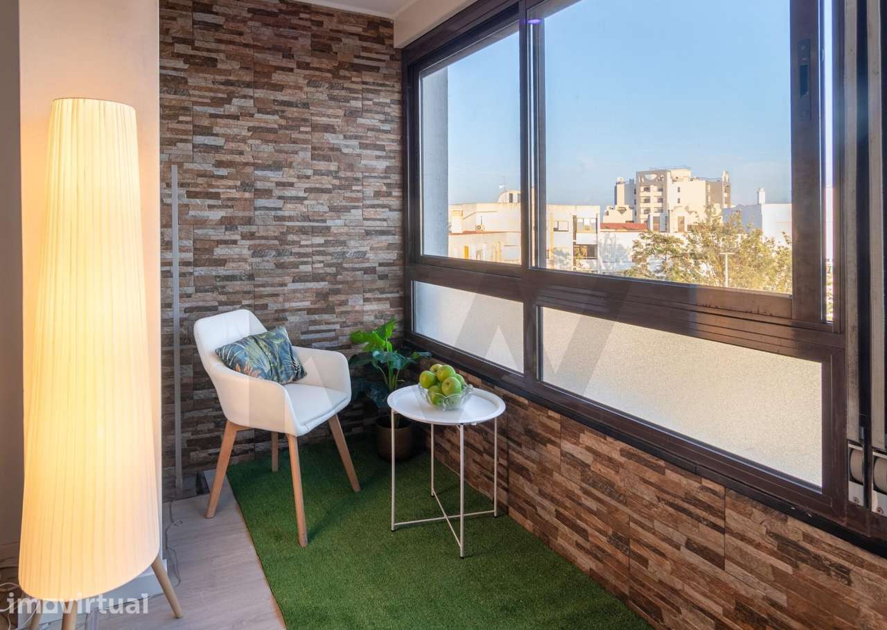 T2 remodelado com vista desafogada na Charneca da Caparica - Grande imagem: 3/32