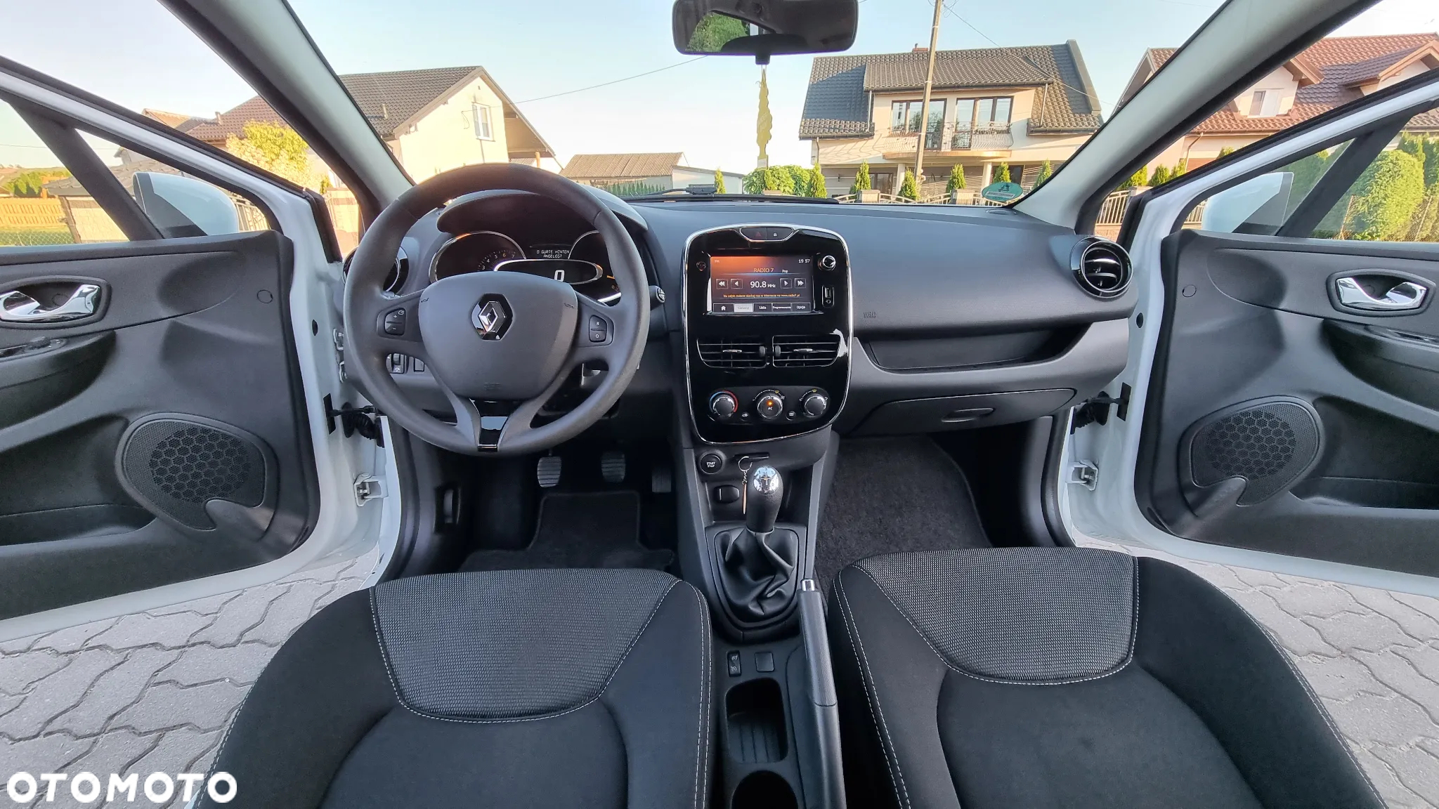 Renault Clio 1.2 16V 75 Authentique - 8