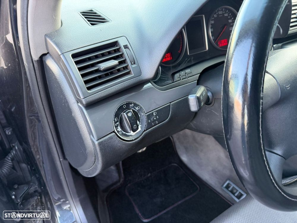 Audi A4 Avant 1.9 TDI m6 S-Line - 28