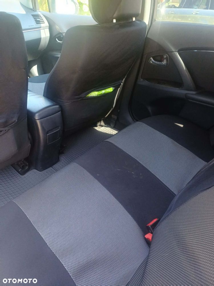 Toyota Avensis Verso - 6