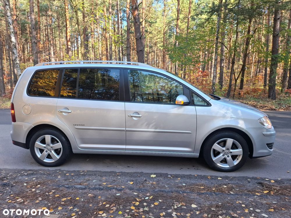 Volkswagen Touran 2008 photo 4