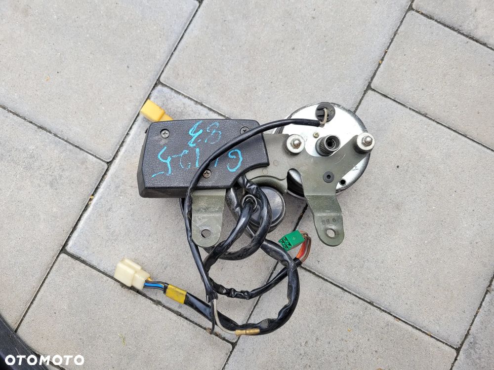 Licznik, zegar, prędkościomerz, stacyjka Suzuki GN 125 1983 - 11
