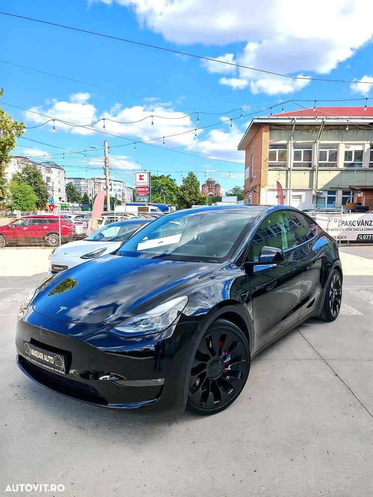Tesla Model Y Performance Dual Motor AWD - 2