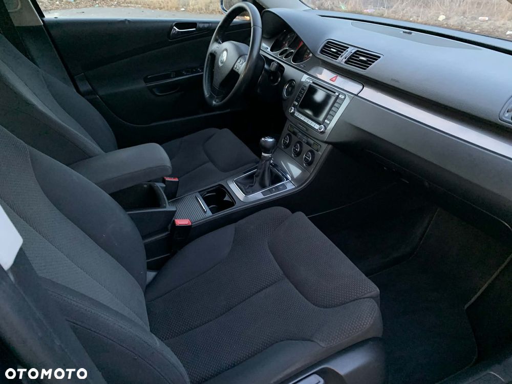 Volkswagen Passat 1.9 TDI DPF BlueMotion - 17