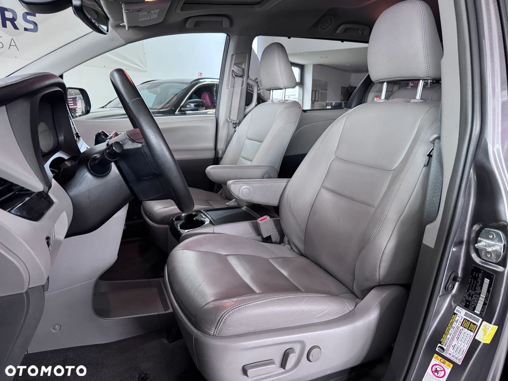 Toyota Sienna 3.5 V6 - 7