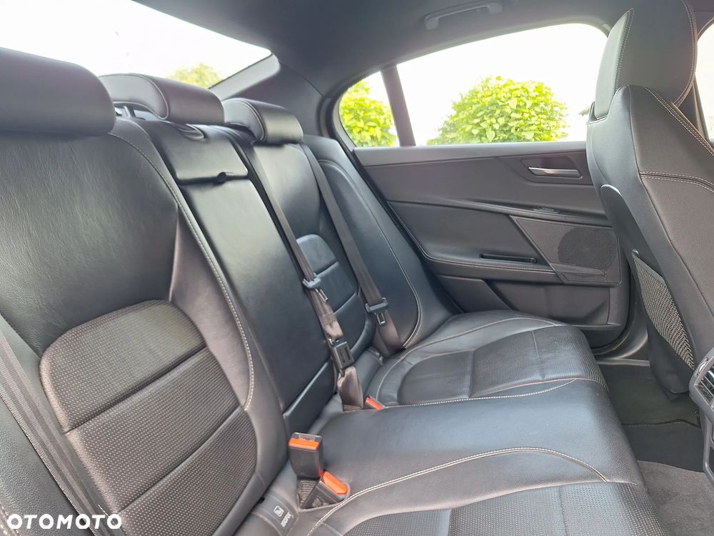 Jaguar XE 20d R-Sport - 20