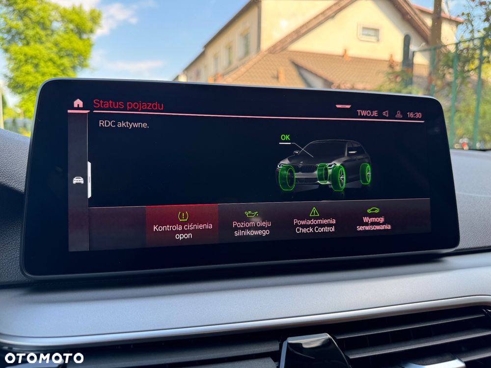 BMW Seria 5 520i Sport Line - 31