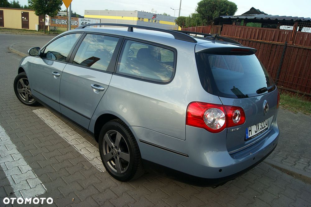 Volkswagen Passat 2.0 TDI DPF BlueMotion Technology Comfortline - 10