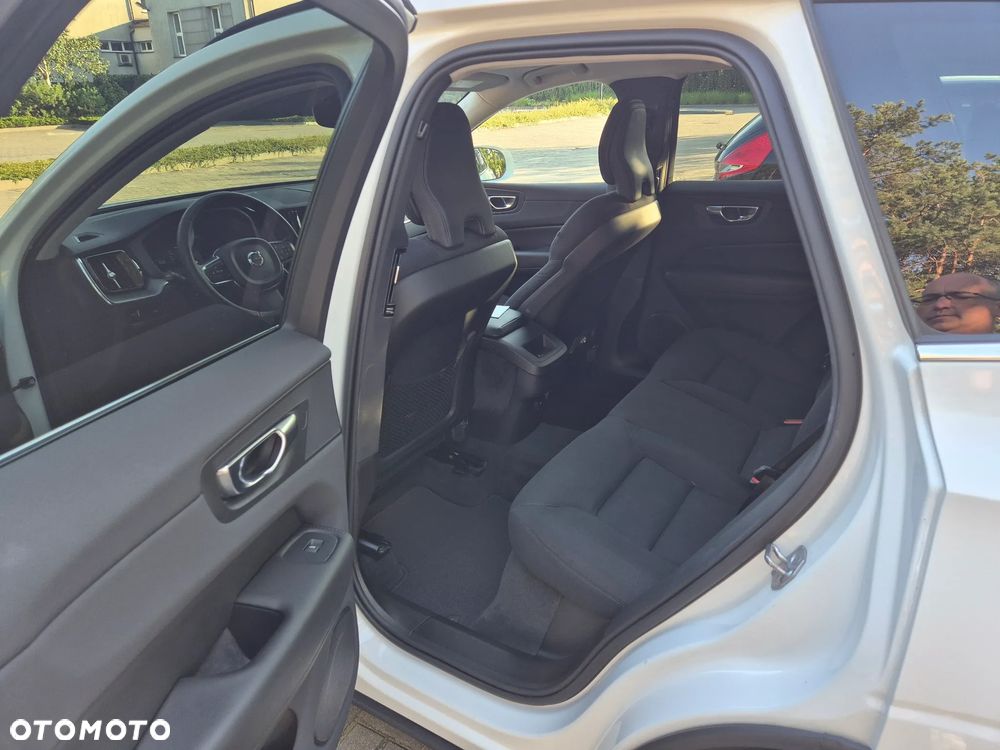 Volvo XC 60 B4 B Momentum Pro - 10