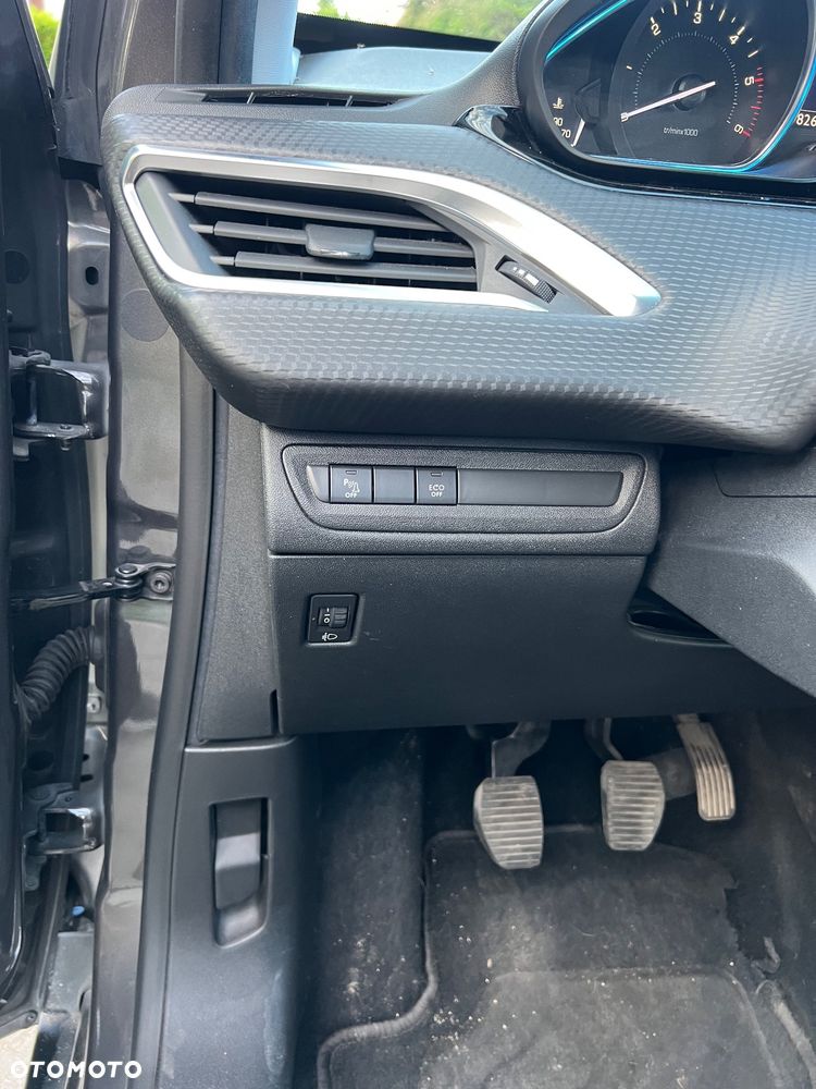 Peugeot 2008 BlueHDi 100 STOP & START Signature - 8
