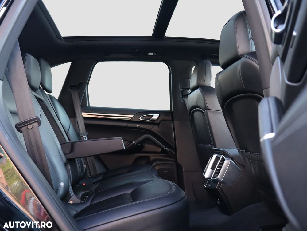Porsche Cayenne Hybrid 3.0 L S E - 22