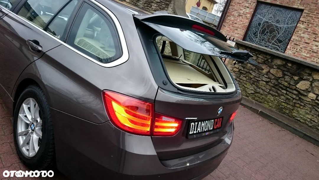 BMW Seria 3 320d DPF Touring Efficient Dynamics Edition - 11
