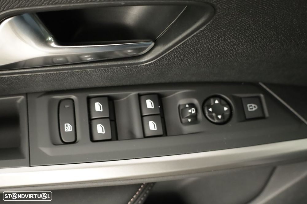 Peugeot 3008 1.2 Hybrid Allure e-DCS6 - 18