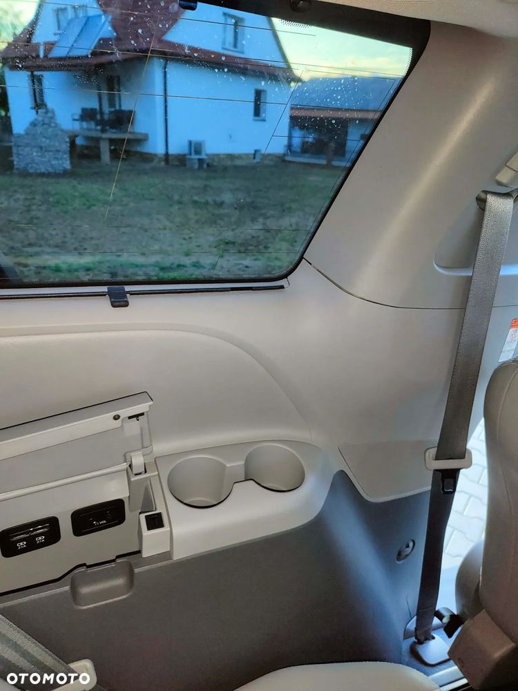 Toyota Sienna 3.5 V6 SE - 23