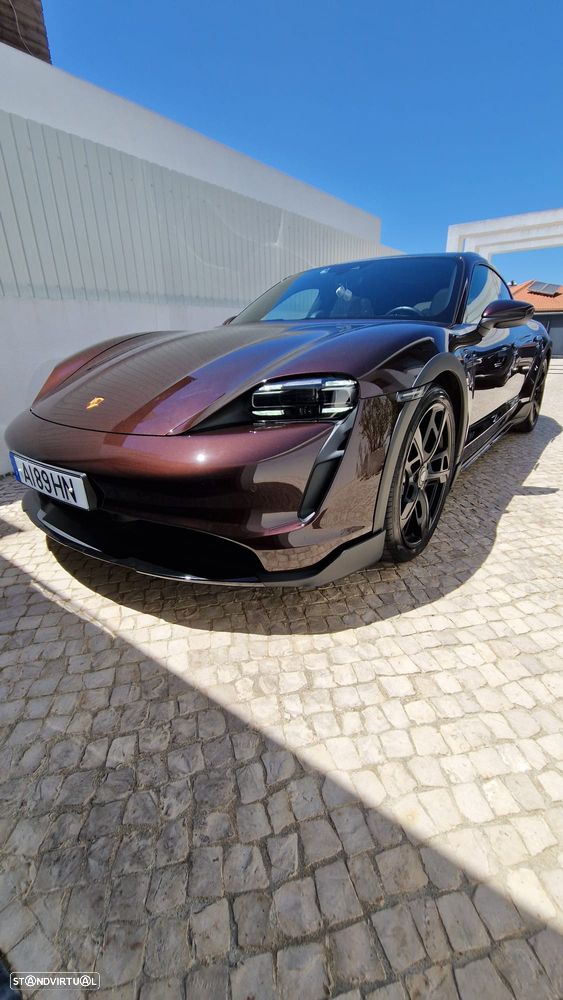 Porsche Taycan Cross Turismo 4 - 5
