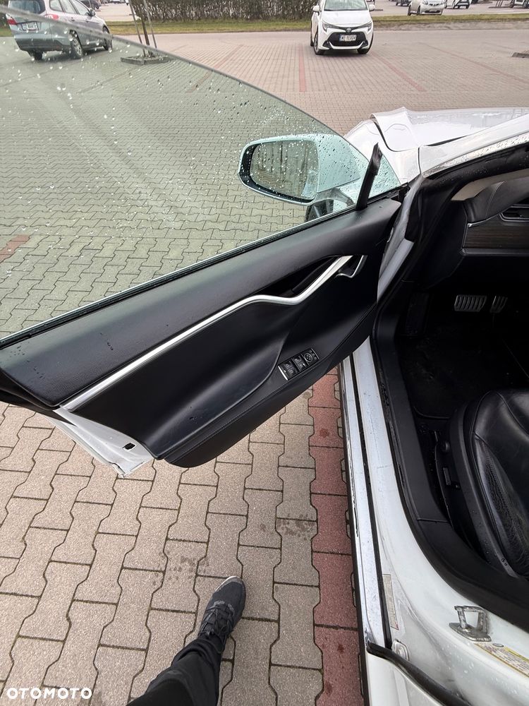 Tesla Model S - 14